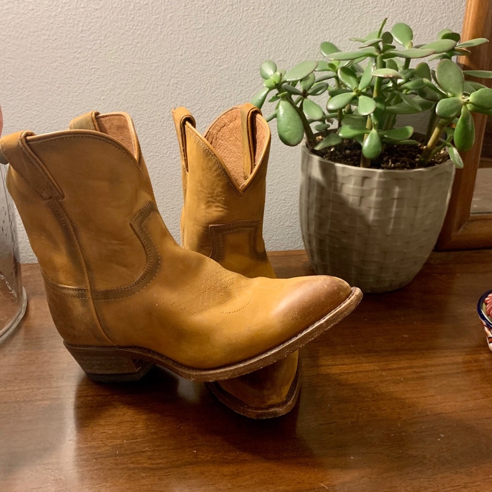 FRYE Anna leather short boot